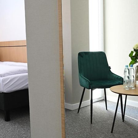 Hotel Parrot Raszyn Exteriér fotografie