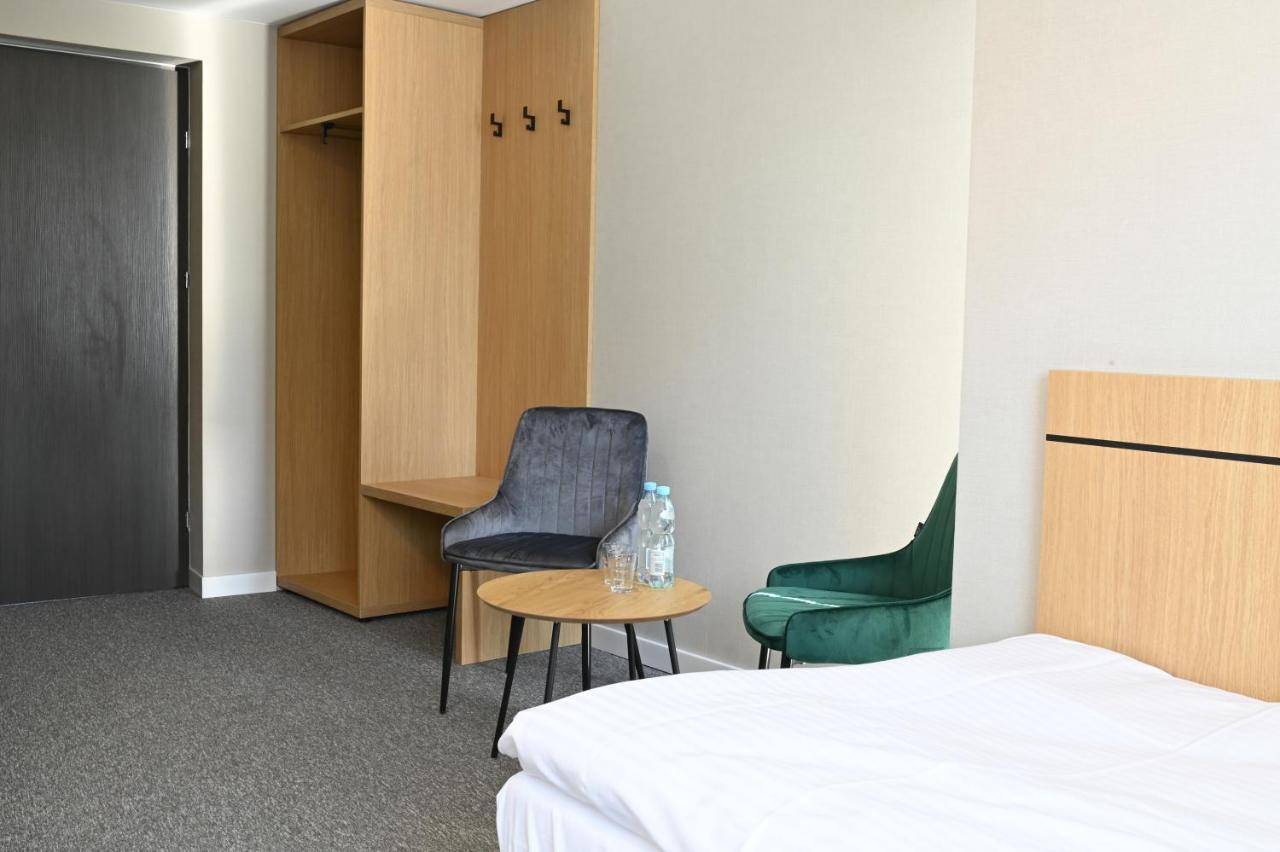 Hotel Parrot Raszyn Exteriér fotografie